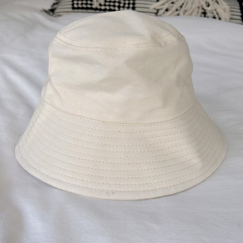 Cutest bucket hat! Cream color